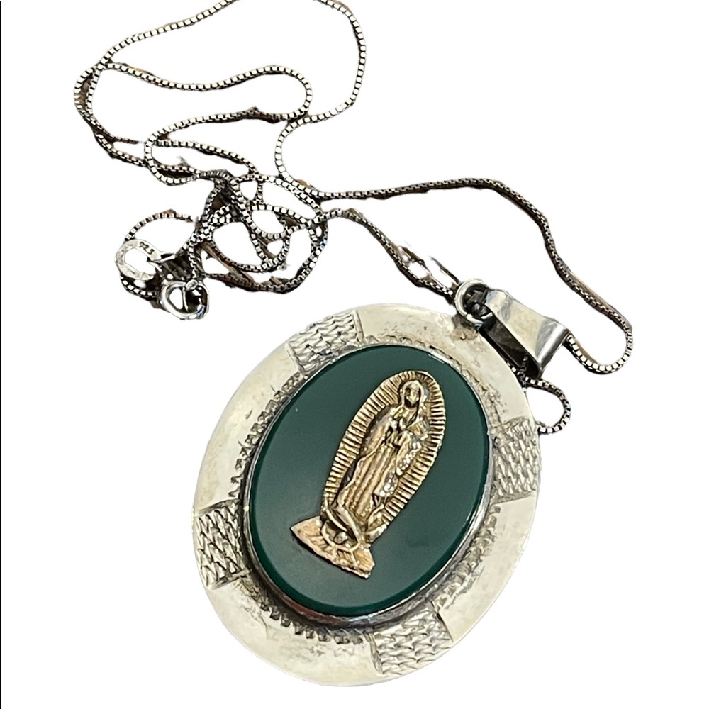 Vintage 1950s Virgin De Guadalupe sterling 925 Green agate necklace pend…